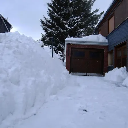 Mit Gartenterrasse *