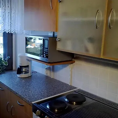Mit Gartenterrasse *